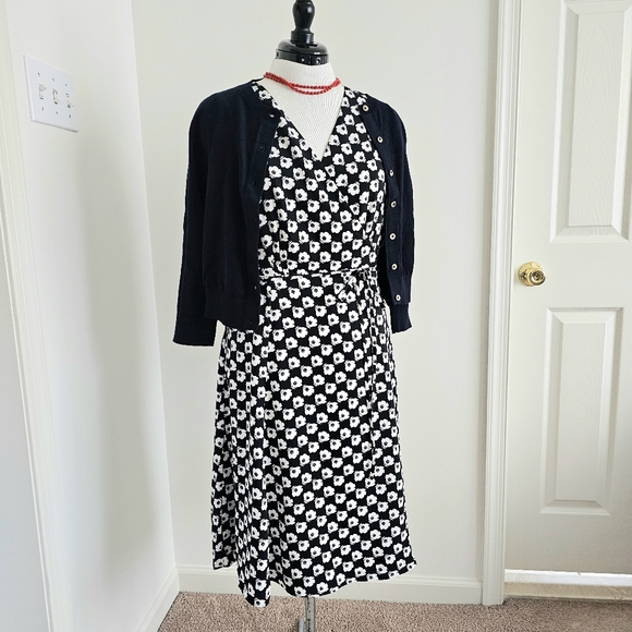 NWoT Ann Taylor Gorgeous Flattering Wrap Floral Poppy Dress Navy White Summer 8P - Picture 3 of 16